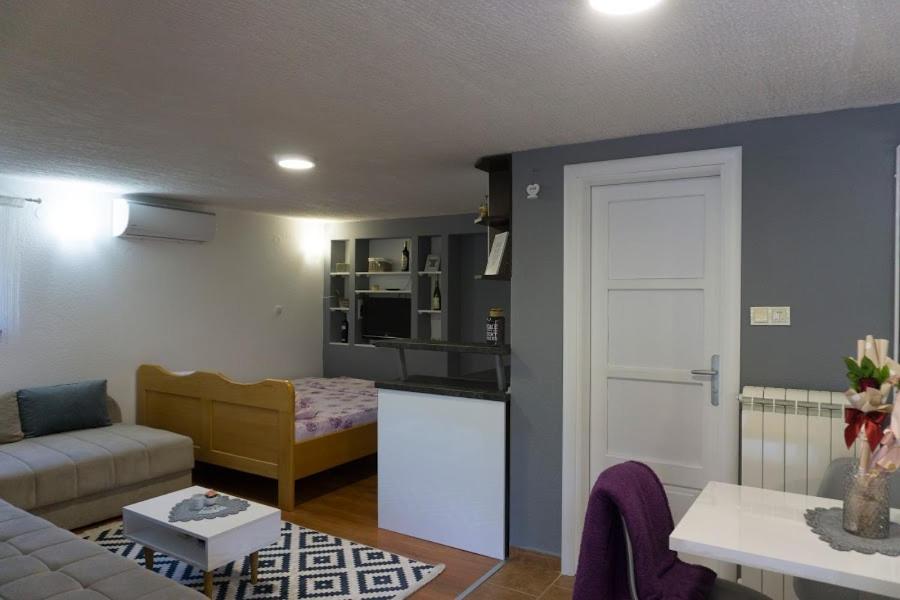 Apartments Ena เทรบินเย ภายนอก รูปภาพ