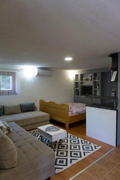 Apartments Ena เทรบินเย ภายนอก รูปภาพ